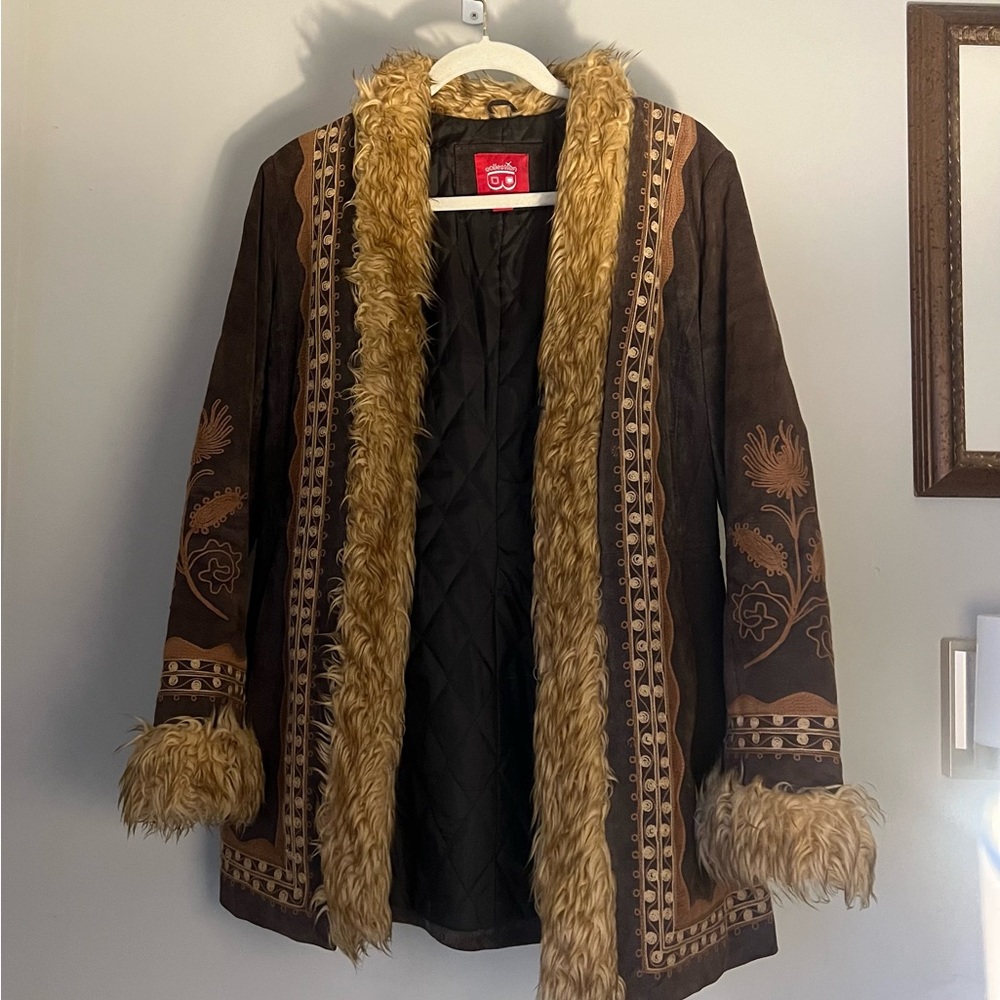 Vintage fur trim suede penny lane coat 
•genuine leather & embroidered